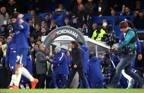 Chelsea 1-0 MU Long dung cam khong duoc den dap cua Mourinho hinh anh